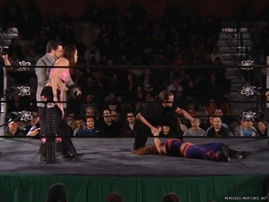 mercedesmatch20100116_Still241.jpg