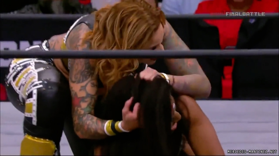 mercedesroh20221210_00_06_38_00_Still526.jpg